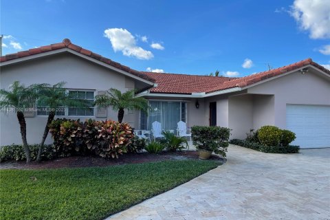 Villa ou maison à louer à Lauderdale-by-the-Sea, Floride: 3 chambres, 184.6 m2 № 477462 - photo 1