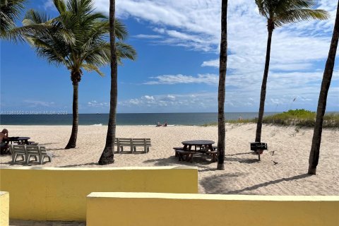 Villa ou maison à louer à Lauderdale-by-the-Sea, Floride: 3 chambres, 184.6 m2 № 477462 - photo 9