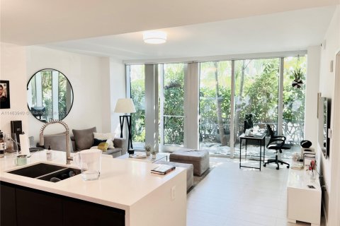 Condo in Miami Beach, Florida, 1 bedroom  № 752165 - photo 2