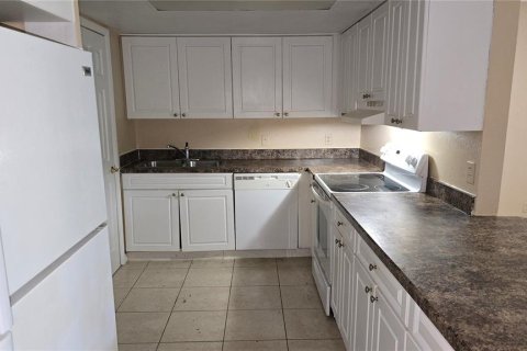 Condo in Orlando, Florida, 2 bedrooms  № 1299655 - photo 2