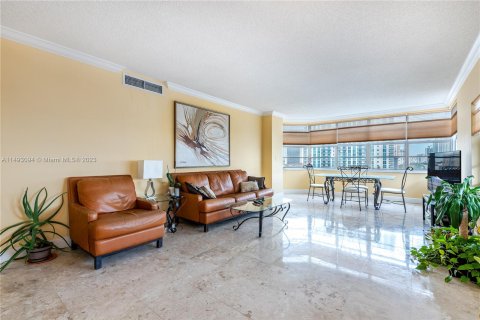 Condominio en venta en Hallandale Beach, Florida, 2 dormitorios, 128.21 m2 № 863265 - foto 4