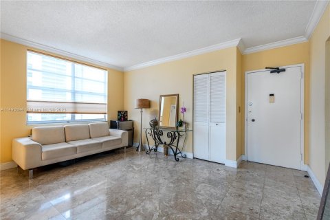 Condominio en venta en Hallandale Beach, Florida, 2 dormitorios, 128.21 m2 № 863265 - foto 5