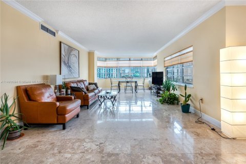 Condominio en venta en Hallandale Beach, Florida, 2 dormitorios, 128.21 m2 № 863265 - foto 3