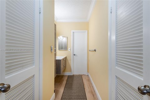 Condominio en venta en Hallandale Beach, Florida, 2 dormitorios, 128.21 m2 № 863265 - foto 15