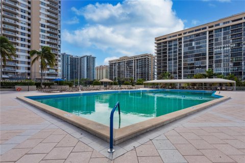Condominio en venta en Hallandale Beach, Florida, 2 dormitorios, 128.21 m2 № 863265 - foto 24