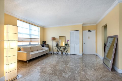 Copropriété à vendre à Hallandale Beach, Floride: 2 chambres, 128.21 m2 № 863265 - photo 2