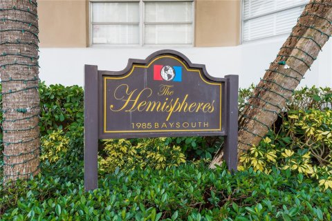 Copropriété à vendre à Hallandale Beach, Floride: 2 chambres, 128.21 m2 № 863265 - photo 21