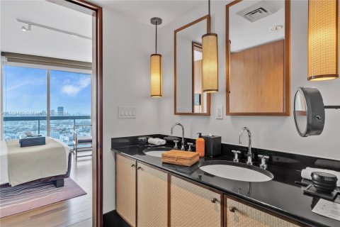 Condominio en venta en Miami Beach, Florida, 2 dormitorios, 122.26 m2 № 989082 - foto 20