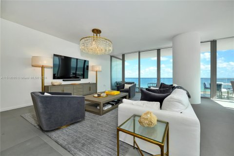 Condominio en venta en Hallandale Beach, Florida, 3 dormitorios, 235.04 m2 № 963423 - foto 9