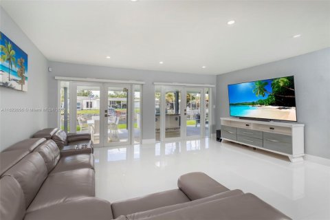 Casa en venta en Miami, Florida, 4 dormitorios, 146.14 m2 № 1310125 - foto 16