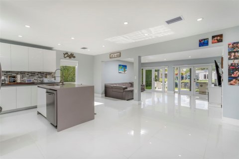 Casa en venta en Miami, Florida, 4 dormitorios, 146.14 m2 № 1310125 - foto 8