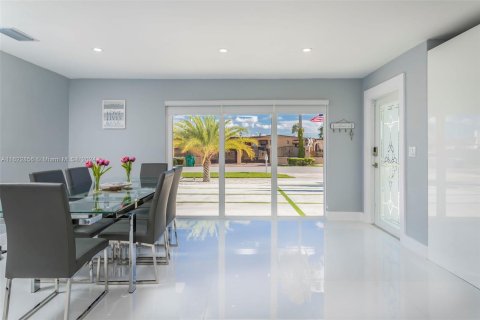 Casa en venta en Miami, Florida, 4 dormitorios, 146.14 m2 № 1310125 - foto 6