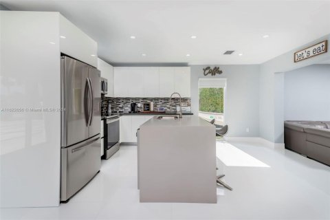 Casa en venta en Miami, Florida, 4 dormitorios, 146.14 m2 № 1310125 - foto 11