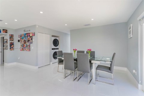 Casa en venta en Miami, Florida, 4 dormitorios, 146.14 m2 № 1310125 - foto 12