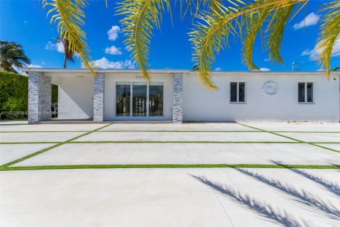 Casa en venta en Miami, Florida, 4 dormitorios, 146.14 m2 № 1310125 - foto 5