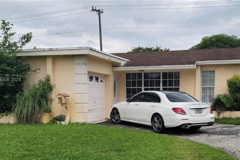 Villa ou maison à vendre à Miramar, Floride: 3 chambres, 134.89 m2 № 1310046 - photo 1