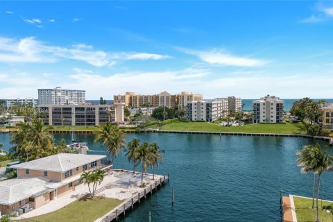 Villa ou maison à vendre à Deerfield Beach, Floride: 4 chambres, 396.88 m2 № 1310044 - photo 10