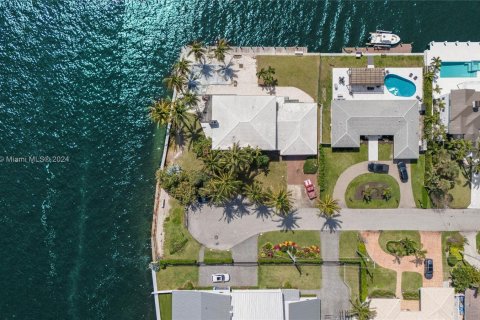 Villa ou maison à vendre à Deerfield Beach, Floride: 4 chambres, 396.88 m2 № 1310044 - photo 18