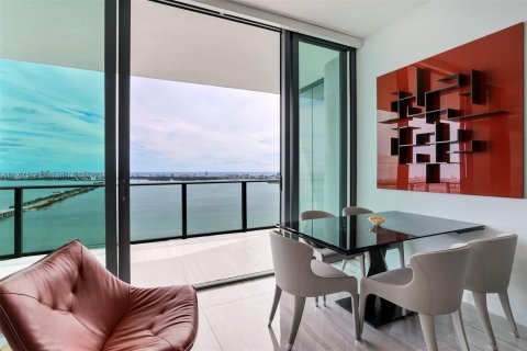 Condo in Miami, Florida, 1 bedroom  № 1232658 - photo 17