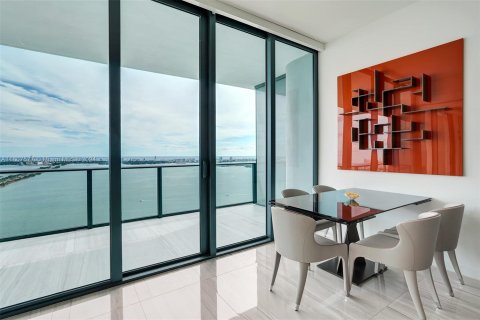 Condominio en venta en Miami, Florida, 1 dormitorio, 89.09 m2 № 1232658 - foto 1