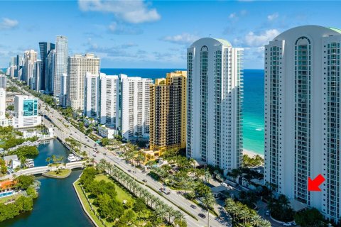 Copropriété à vendre à Sunny Isles Beach, Floride: 3 chambres, 323.3 m2 № 866475 - photo 1