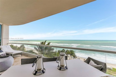 Condominio en venta en Sunny Isles Beach, Florida, 3 dormitorios, 323.3 m2 № 866475 - foto 27