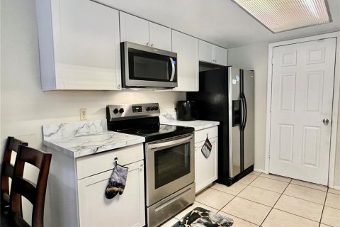 Duplex in Orlando, Florida 2 bedrooms, 87.7 sq.m. № 1150646 - photo 6