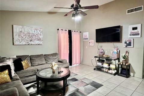 Duplex à vendre à Orlando, Floride: 2 chambres, 87.7 m2 № 1150646 - photo 4