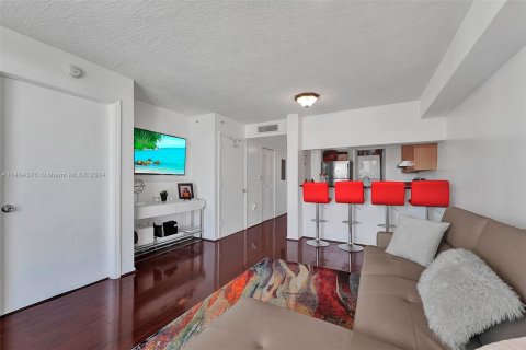 Condominio en venta en Miami, Florida, 1 dormitorio, 58.99 m2 № 991266 - foto 1