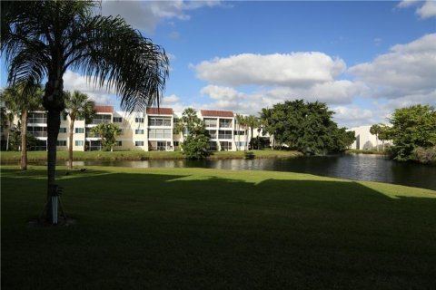 Copropriété à vendre à Weston, Floride: 2 chambres, 101.26 m2 № 1228790 - photo 3