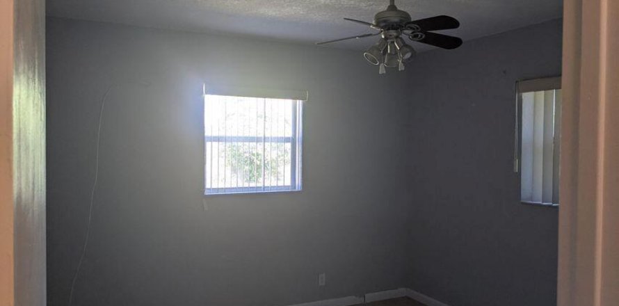 House in Fort Lauderdale, Florida 3 bedrooms, 89.19 sq.m. № 1228789