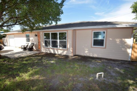 House in Jensen Beach, Florida 3 bedrooms, 150.13 sq.m. № 1228791 - photo 27