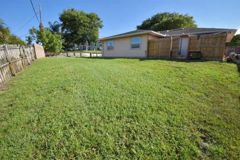 House in Jensen Beach, Florida 3 bedrooms, 150.13 sq.m. № 1228791 - photo 5