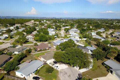 House in Jensen Beach, Florida 3 bedrooms, 150.13 sq.m. № 1228791 - photo 1