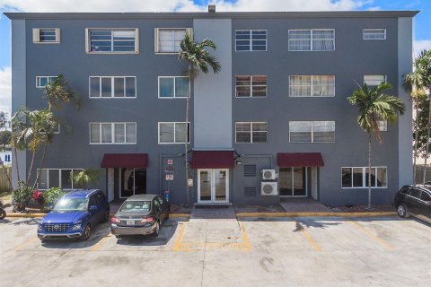 Condo in Deerfield Beach, Florida, 3 bedrooms  № 1132752 - photo 23