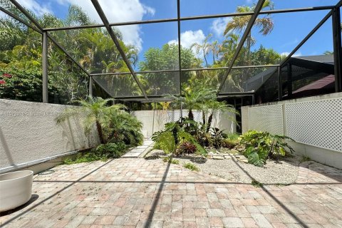 Touwnhouse à vendre à South Miami, Floride: 2 chambres, 204.38 m2 № 1132210 - photo 15