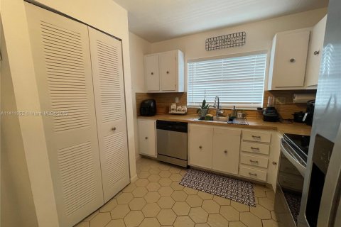 Condominio en venta en Sunrise, Florida, 2 dormitorios, 95.22 m2 № 577163 - foto 2