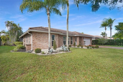 House in Coral Springs, Florida 4 bedrooms, 183.85 sq.m. № 855443 - photo 30