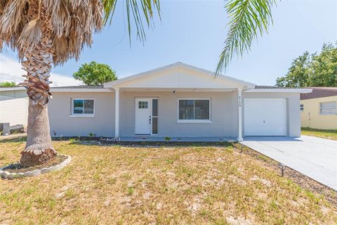 House in Port Richey, Florida 3 bedrooms, 107.3 sq.m. № 1341397 - photo 1