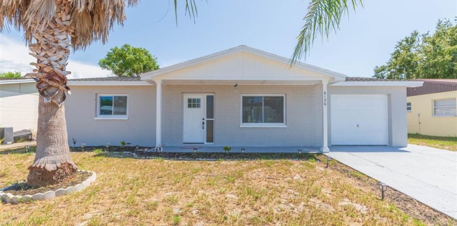 House in Port Richey, Florida 3 bedrooms, 107.3 sq.m. № 1341397