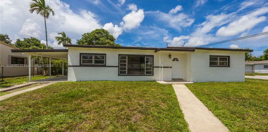 Villa ou maison à Miami Gardens, Floride 3 chambres, 131.46 m2 № 1310419