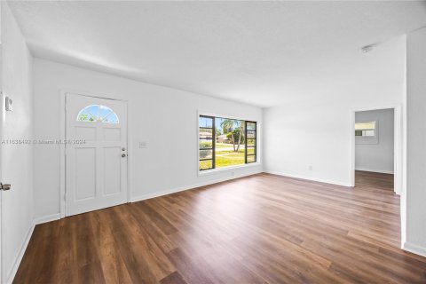 Villa ou maison à vendre à Miami Gardens, Floride: 3 chambres, 131.46 m2 № 1310419 - photo 6