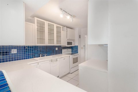 Condo in Key Biscayne, Florida, 2 bedrooms  № 1310415 - photo 12