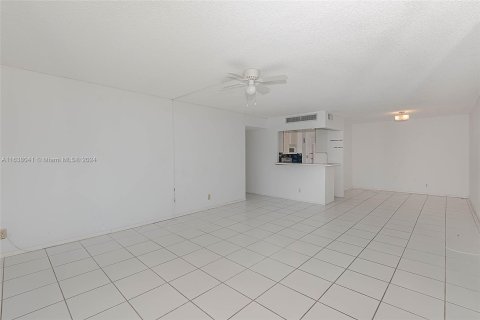 Condo in Key Biscayne, Florida, 2 bedrooms  № 1310415 - photo 7