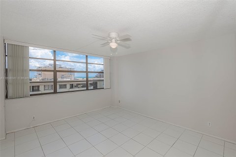 Condo in Key Biscayne, Florida, 2 bedrooms  № 1310415 - photo 24