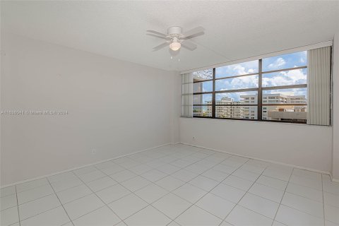 Condo in Key Biscayne, Florida, 2 bedrooms  № 1310415 - photo 23