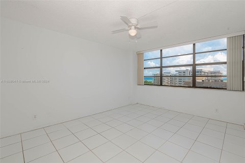 Condo in Key Biscayne, Florida, 2 bedrooms  № 1310415 - photo 16