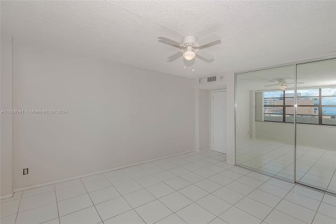 Condo in Key Biscayne, Florida, 2 bedrooms  № 1310415 - photo 25