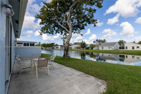 Villa ou maison à vendre à Delray Beach, Floride: 3 chambres, 174.1 m2 № 911003 - photo 2