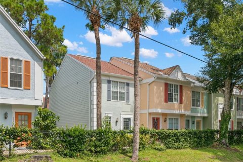 Adosado en venta en Tampa, Florida, 2 dormitorios, 103.12 m2 № 1369858 - foto 3